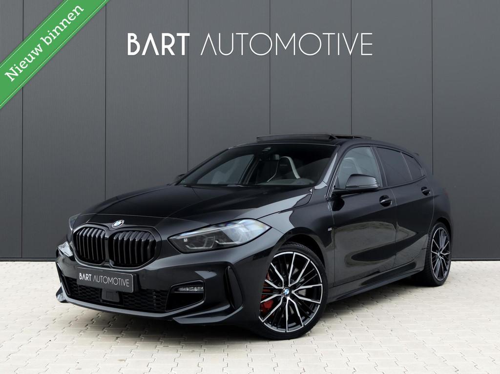 BMW 1-serie 120i Edition ColorVision M Pakket|Camera|Pano|M, 1998 cc, Gebruikt, Zwart, 4 cilinders