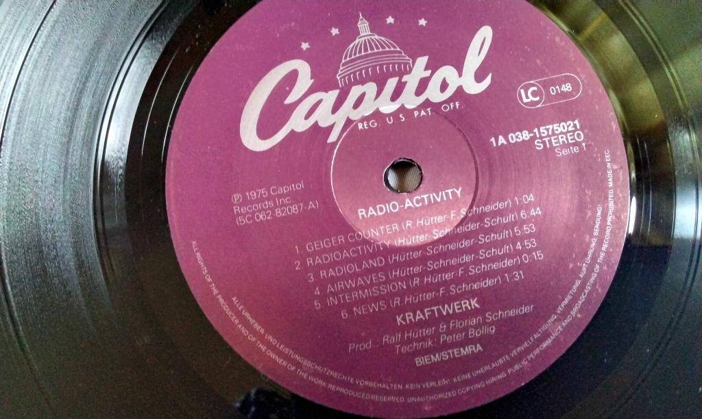 LP Kraftwerk - Radio-Activity  Synth-pop, Krautrock ZGS, Ophalen, Zo goed als nieuw, 12 inch