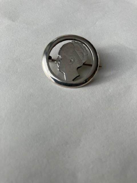 Zilveren Wilhelmina Broche 1939., Verzenden, Gebruikt, Zilver, Overige materialen
