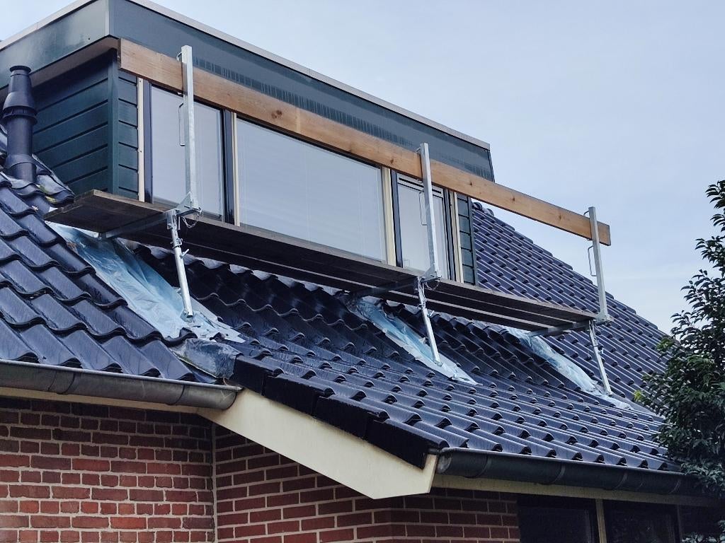 Te huur: Complete set dakschragen met leuning, Doe-het-zelf en Verbouw, Steigers, Ophalen, Zo goed als nieuw, Daksteiger, 5 meter of hoger