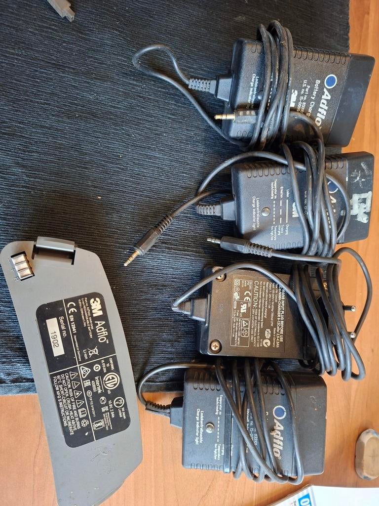 4x  batterijlader Adflo Ni-MH,  accu is niet meer beschikbaa, Ophalen of Verzenden