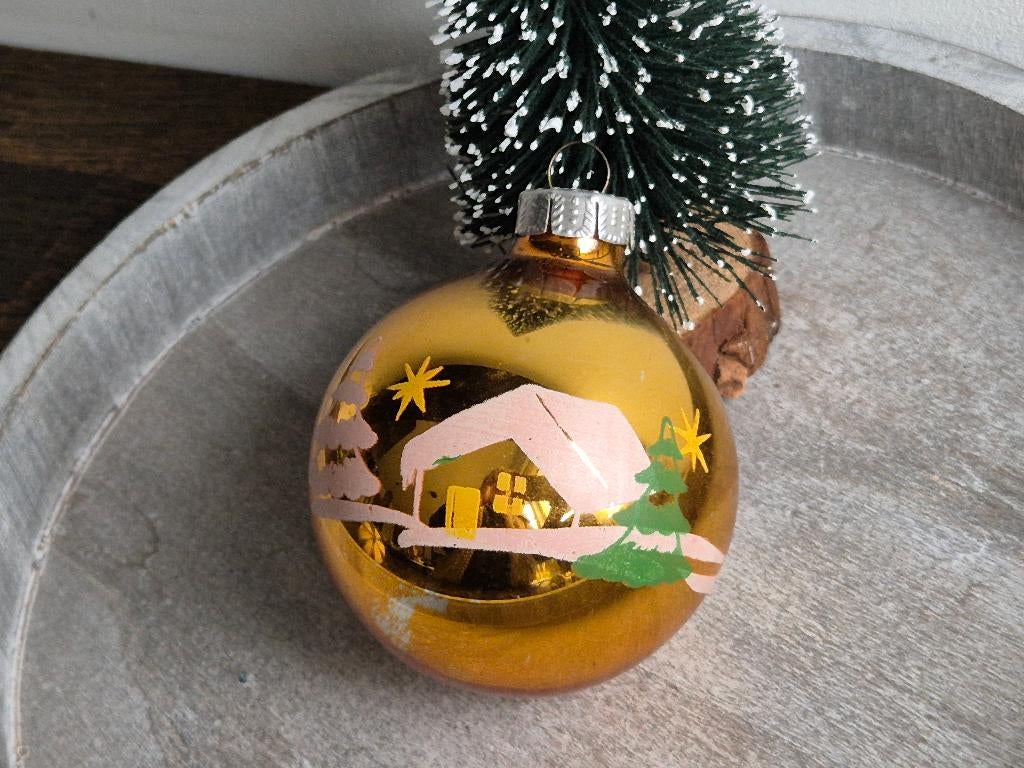 Vintage kerstbal goud met kerstbomen 575, Diversen, Kerst, *, Gebruikt, *, Ophalen of Verzenden