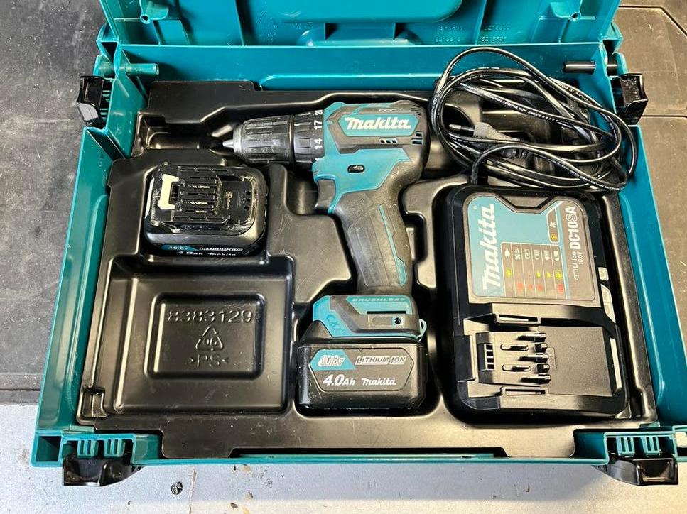 Makita 10.8v boor- schroefmachine DF332 2st accu & lader, Ophalen of Verzenden, Zo goed als nieuw, Boor- en Schroefmachine