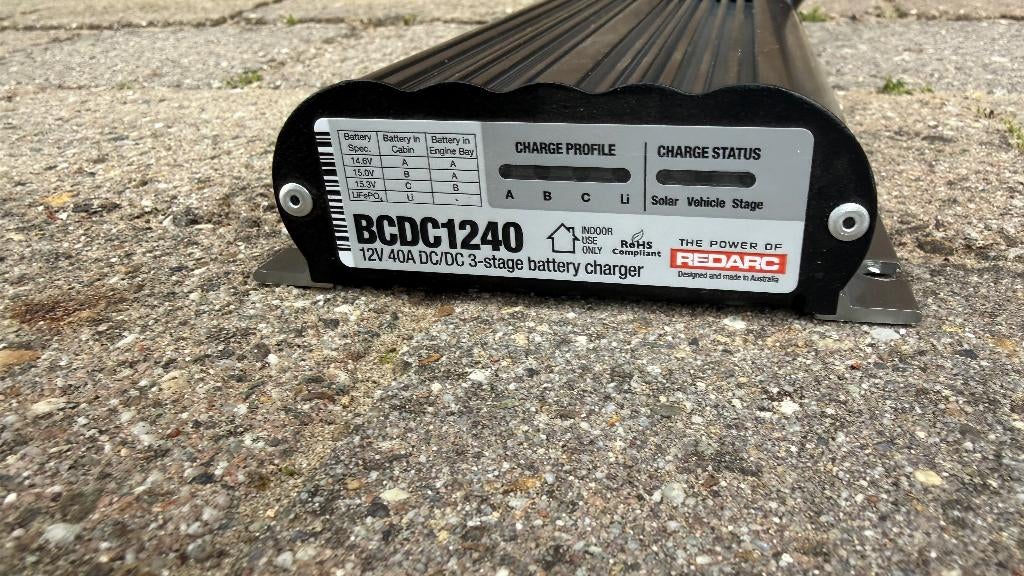 REDARC BCDC1240 lader voor camper, Ophalen, Zo goed als nieuw