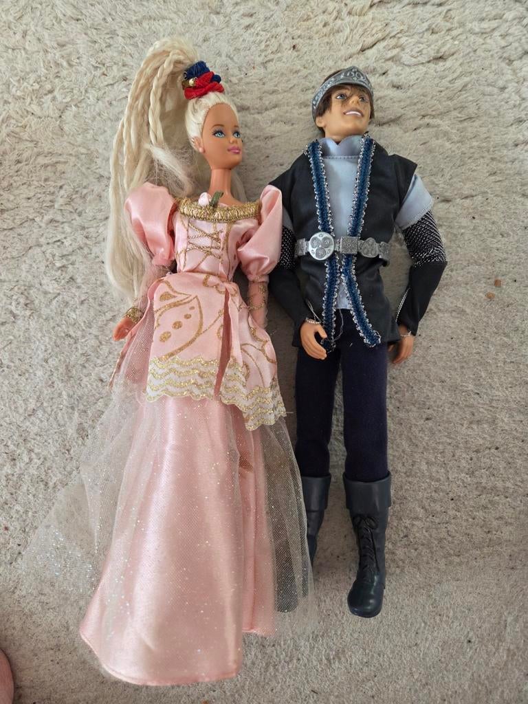 Barbie en Ken poppen in prins/prinses kleding, Kinderen en Baby's, Speelgoed | Poppen, Ophalen of Verzenden, Gebruikt, Barbie