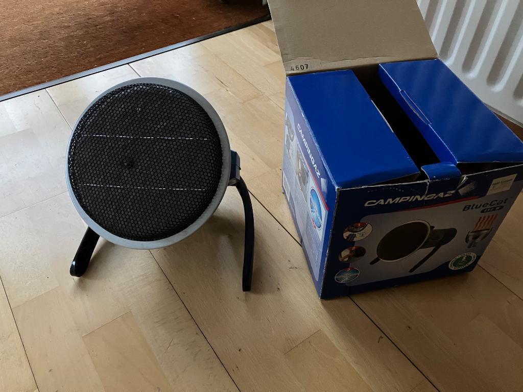 Compact Campingaz kacheltje/heater type BlueCat, Caravans en Kamperen, Kampeeraccessoires, Ophalen of Verzenden, Zo goed als nieuw