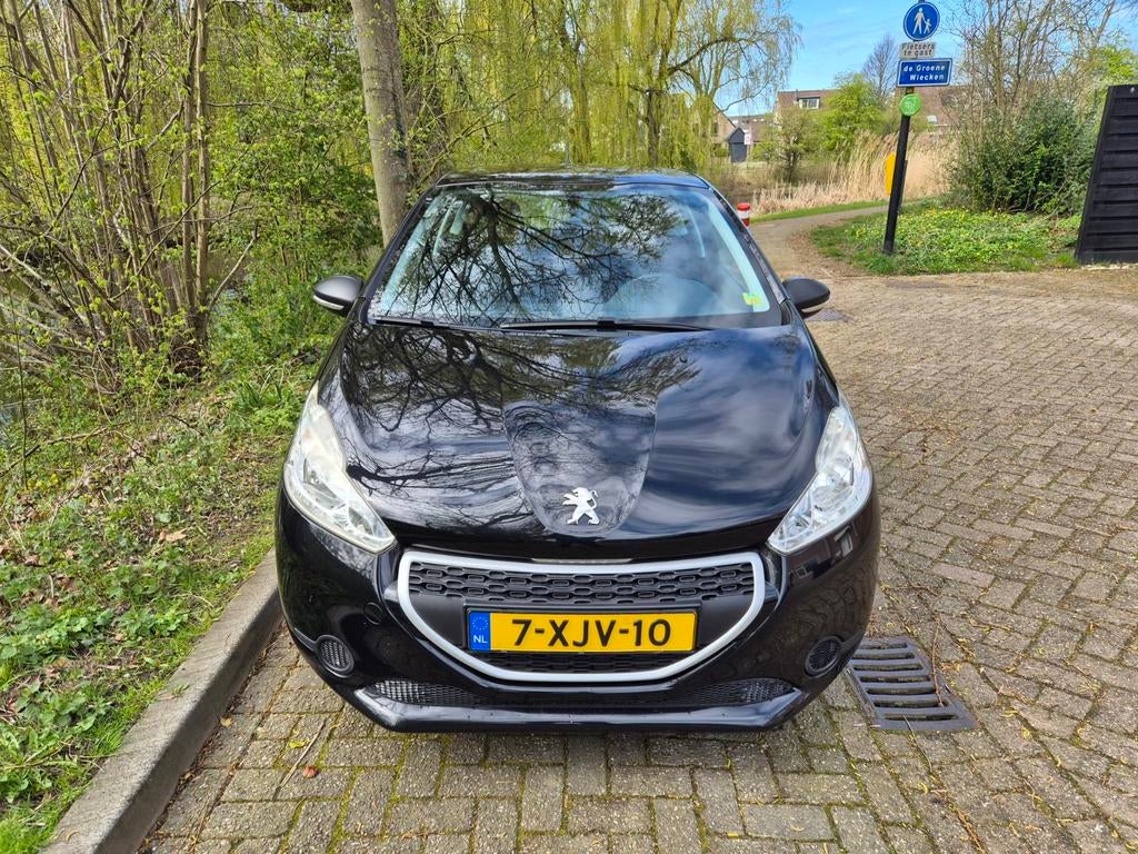 Peugeot 208 1.0 VTI 50KW/68PK 3-D 2014 Zwart, Auto's, Peugeot, Voorwielaandrijving, Origineel Nederlands, 24 km/l, 3 cilinders