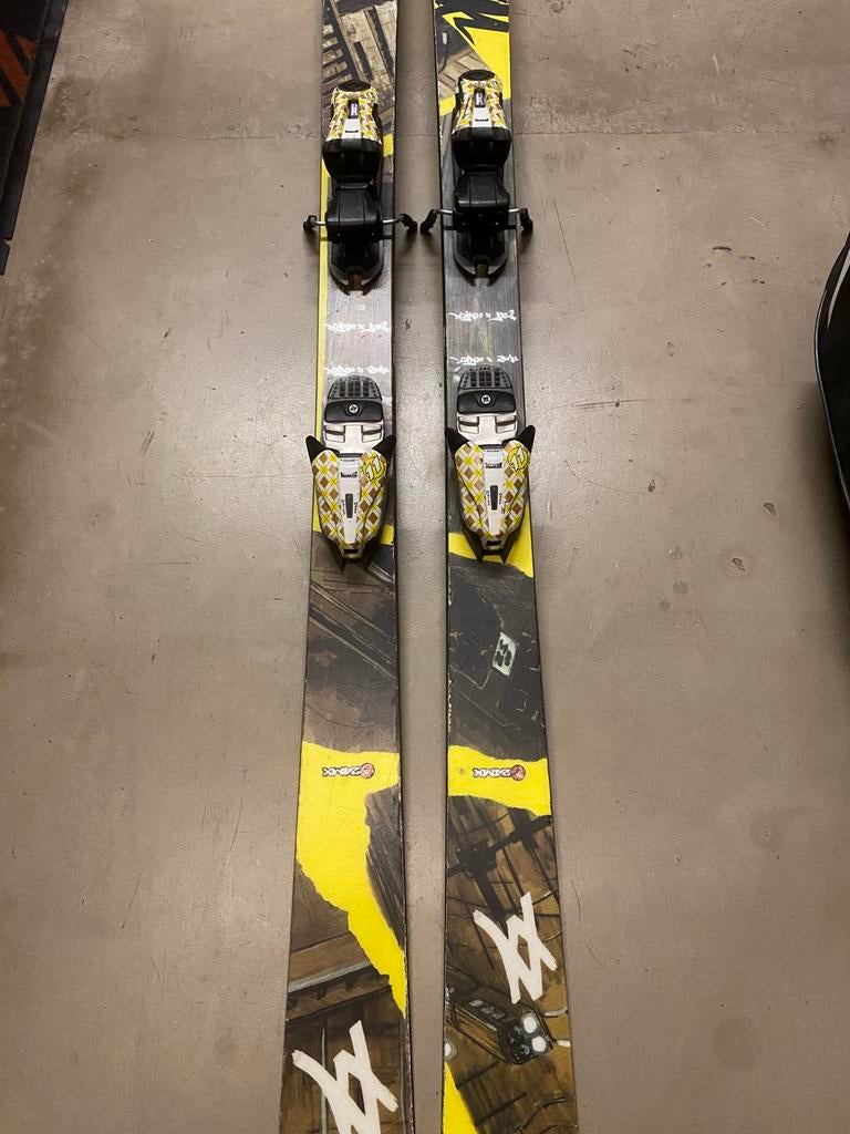 Twintips Völkl + Salomon skischoenen, Sport en Fitness, Skiën en Langlaufen, 160 tot 180 cm, Gebruikt, Skiën, Ski's