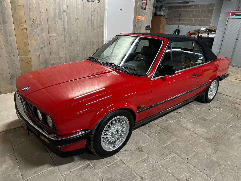 Unieke BMW E30 325i Cabrio – 79dkm – Zinnoberrot - 1e lak !, Auto's, Automaat, 1338 kg, Cabriolet, 4 stoelen