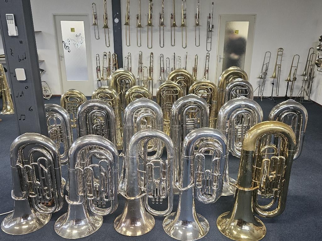 Wij hebben verschillende gebruikte TUBA'S op voorraad, Muziek en Instrumenten, Blaasinstrumenten | Tuba's, Ophalen, Gebruikt, Bes-tuba