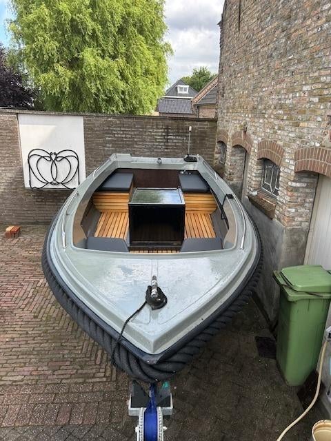 overnaadse polyester sloep van 5,5 x2 meter incl trailer, Watersport en Boten, Gebruikt, Tot 10 pk, Binnenboordmotor, Diesel
