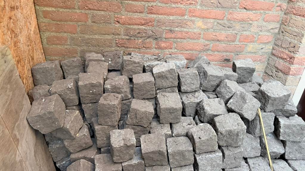 Gratis stuk of 60/70 kasseien, Ophalen, Steen of Klei, Zo goed als nieuw, Minder dan 5 m²