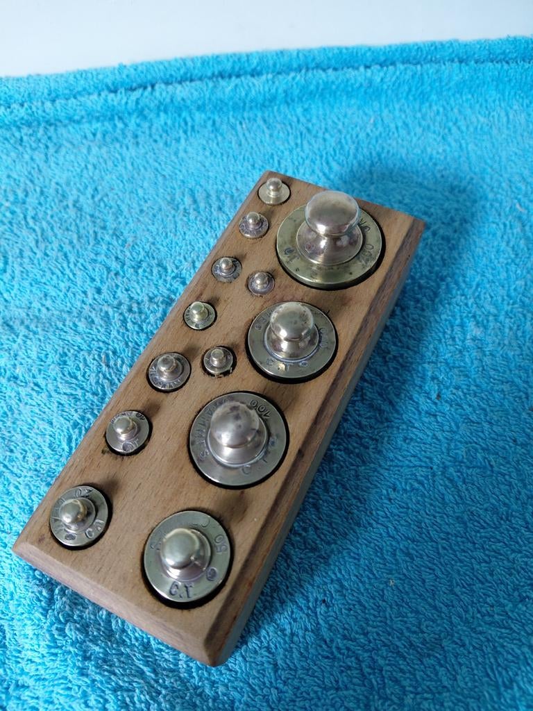 Hardhouten blok met 13 gewichten, Antiek en Kunst, Ophalen of Verzenden