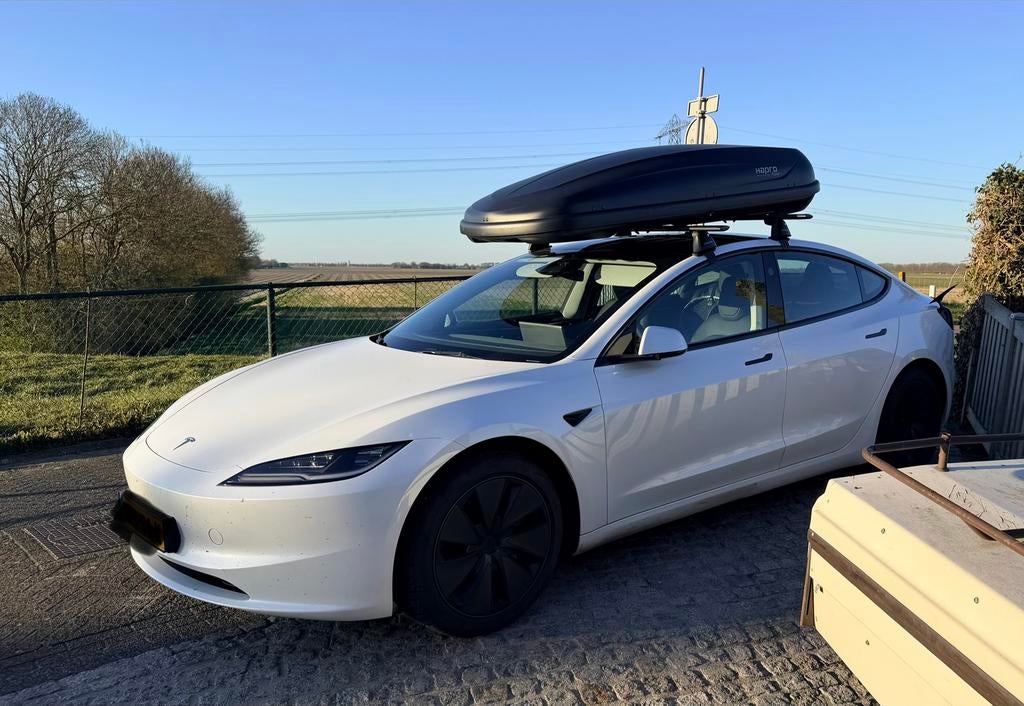 Huur: Yakima Dakdragers Tesla Model 3, Ophalen, Zo goed als nieuw
