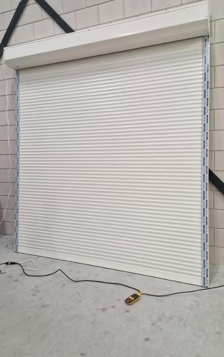 Rolluik Heroal RS38 Somfy IO Ral 9010 br 2330 x H 2500 mm, Doe-het-zelf en Verbouw, Rolluiken, Ophalen, 200 cm of meer, Wit, Nieuw