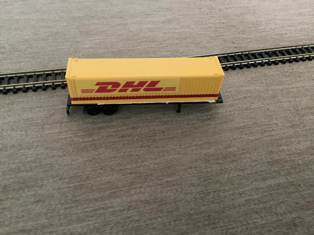 Oplegger dhl n spoor no 13, Hobby en Vrije tijd, Modeltreinen | N-Spoor, Overige merken, Gelijkstroom, Brug, Tunnel of Gebouw