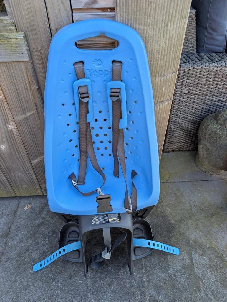 Yepp fietsstoeltje - blauw, Fietsen en Brommers, Fietsaccessoires | Fietsstoeltjes, Gebruikt, Achterzitje, Voetsteuntjes, Ophalen of Verzenden