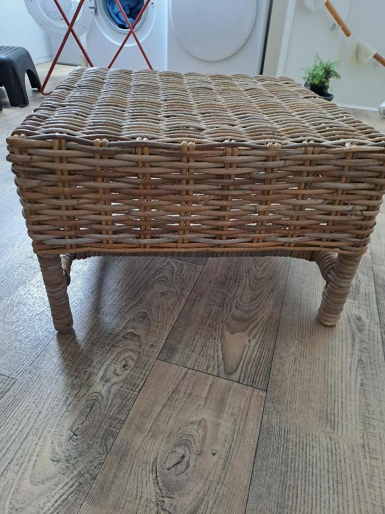 Rieten tafel/ voetenbank, Ophalen, Riet of Rotan, 50 tot 75 cm, Vierkant