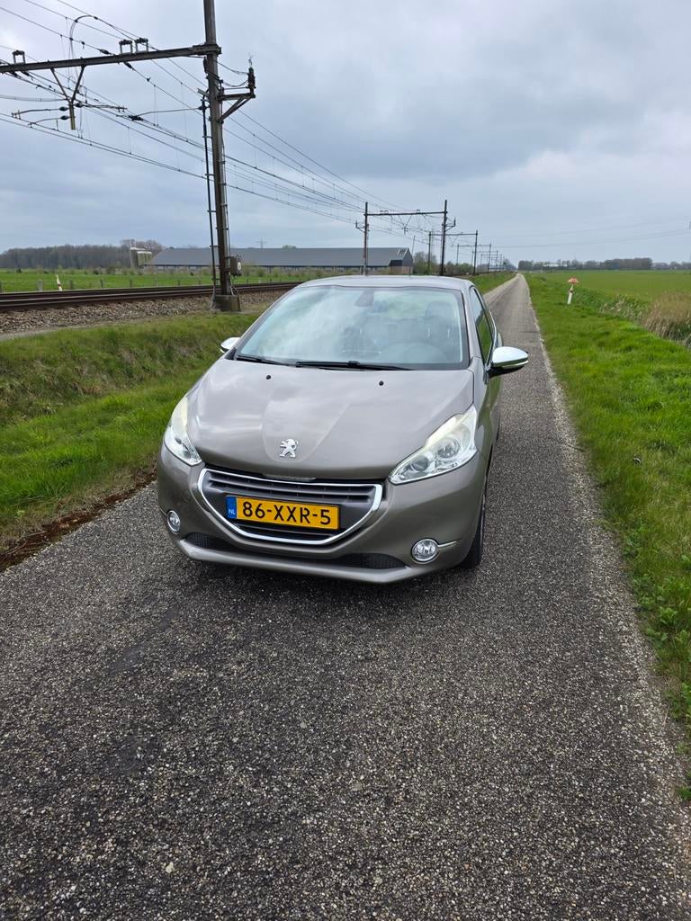 Peugeot 208 1.4 VTI 70KW/95PK 3-D 2012 Grijs, Auto's, Peugeot, Particulier, ABS, Airbags, Airconditioning, Bluetooth, Bochtverlichting