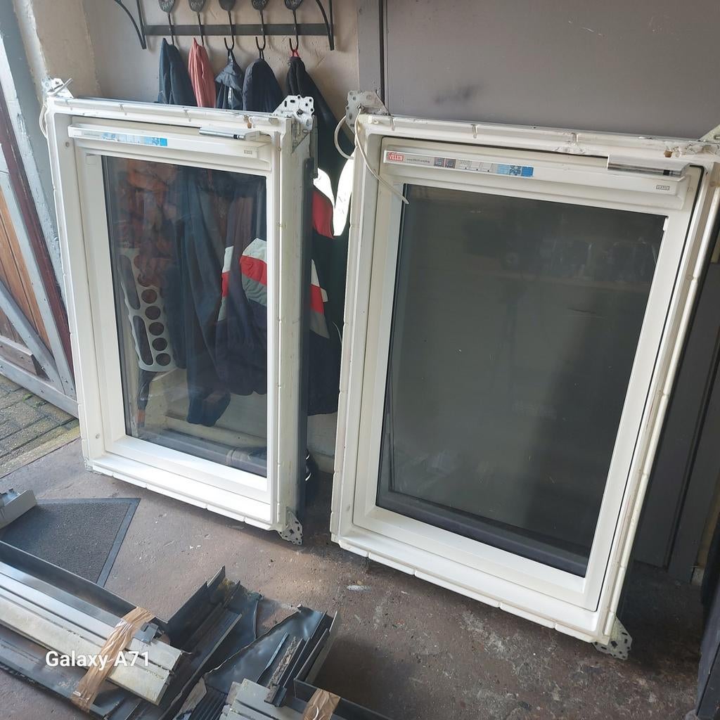 Twee velux (((kunststof))) dakramen ggu m06 78 /118 compleet, Ophalen, Dubbelglas, Minder dan 80 cm, 80 tot 120 cm