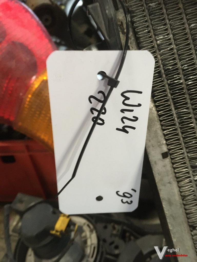 w124 220 radiateur 1993, Gebruikt, -, -, Ophalen of Verzenden