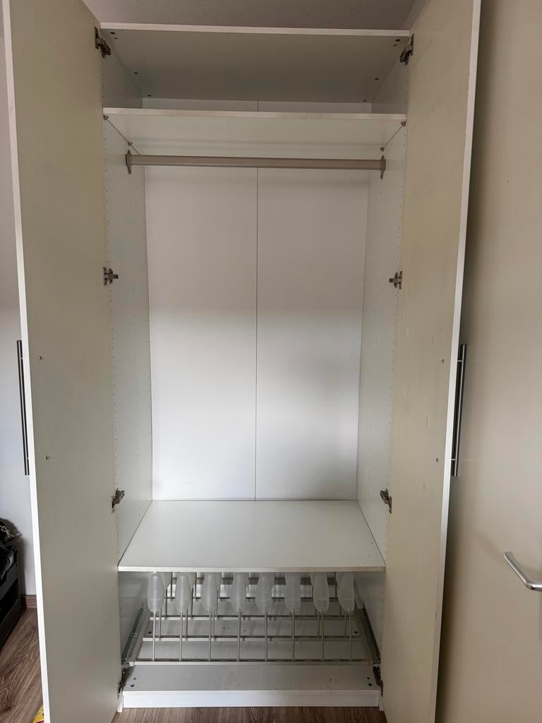 Witte IKEA Pax kast met klapdeuren, schoenenrek en hanggedee, Huis en Inrichting, Ophalen, Overige materialen, Gebruikt, 200 cm of meer