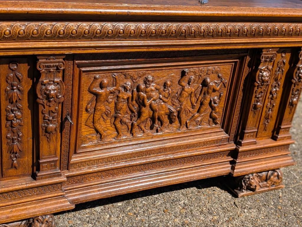 Antieke kast. €375. Hoog 66. Breed 220 diep 54, Ophalen