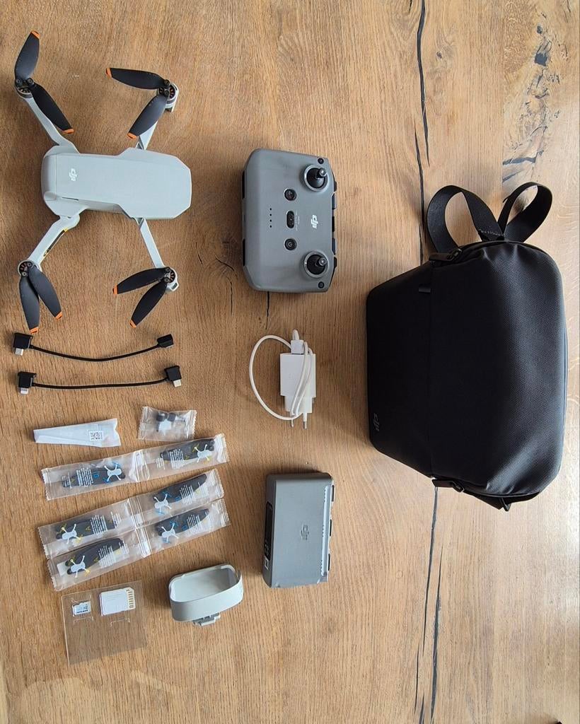 DJI mini 2 Fly More Combo, Ophalen of Verzenden, Zo goed als nieuw