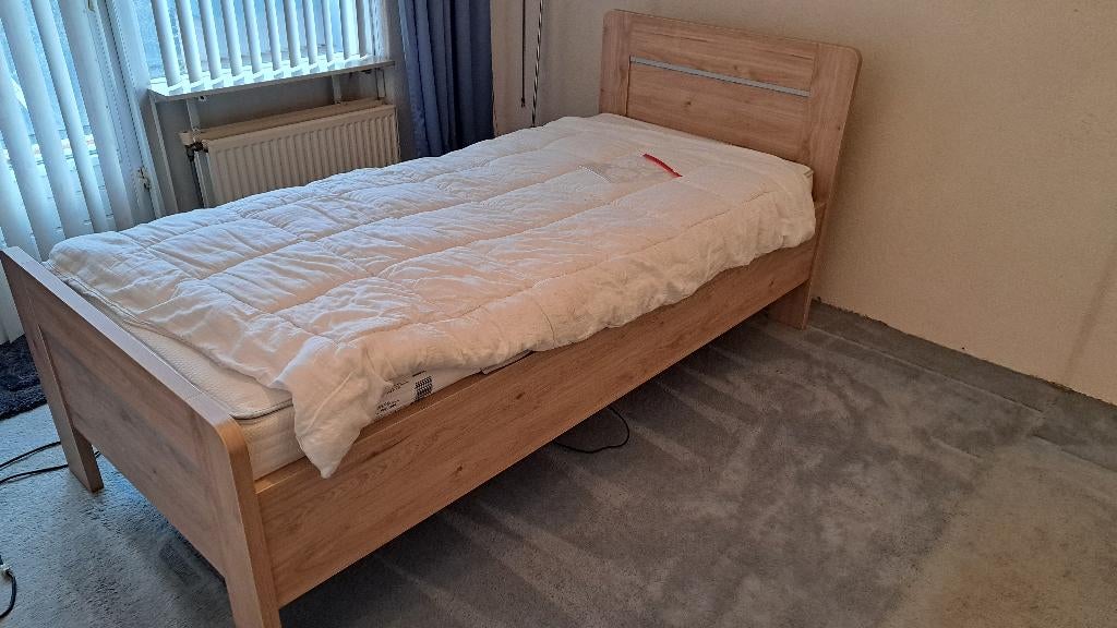 seniorenbed, Huis en Inrichting, Slaapkamer | Bedden, Zo goed als nieuw, Eenpersoons, 100 cm, 210 cm, Hout, Overige kleuren, Verstelbaar