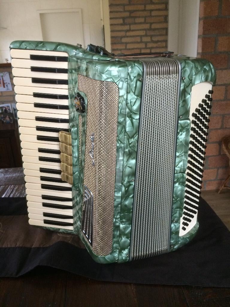 Accordion, Met koffer, Toetsaccordeon, Zo goed als nieuw, 120-bas