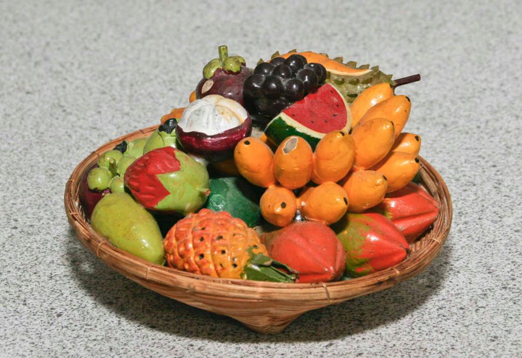 Miniatuur fruitschaal. Ca. 10 cm doorsnede, Verzamelen, Beelden en Beeldjes, Zo goed als nieuw, Overige typen, Ophalen of Verzenden
