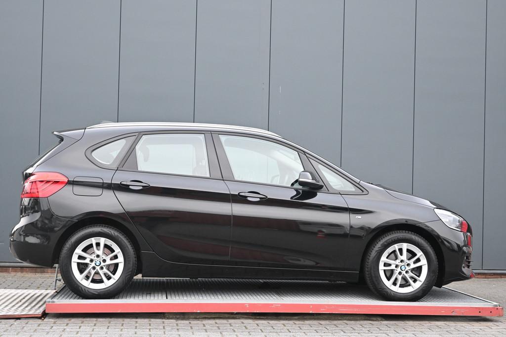 BMW 2 Serie Active Tourer 218i High Executive camera, Stof, Gebruikt, Zwart, 3 cilinders