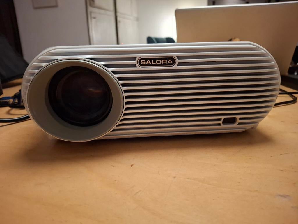 Beamer salora wit met koffer en verlengsnoeren, Ophalen