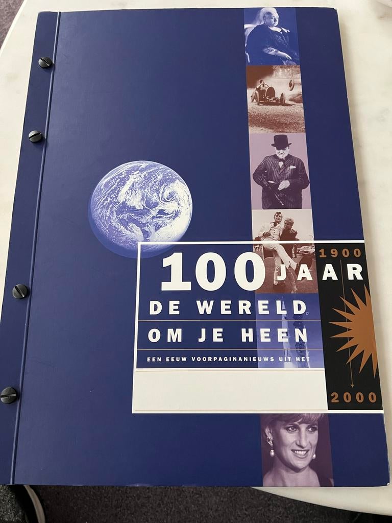 Haarlems Dagblad 100 jaar de wereld om je heen, Boeken, Tijdschriften en Kranten, Ophalen of Verzenden, Zo goed als nieuw, Krant