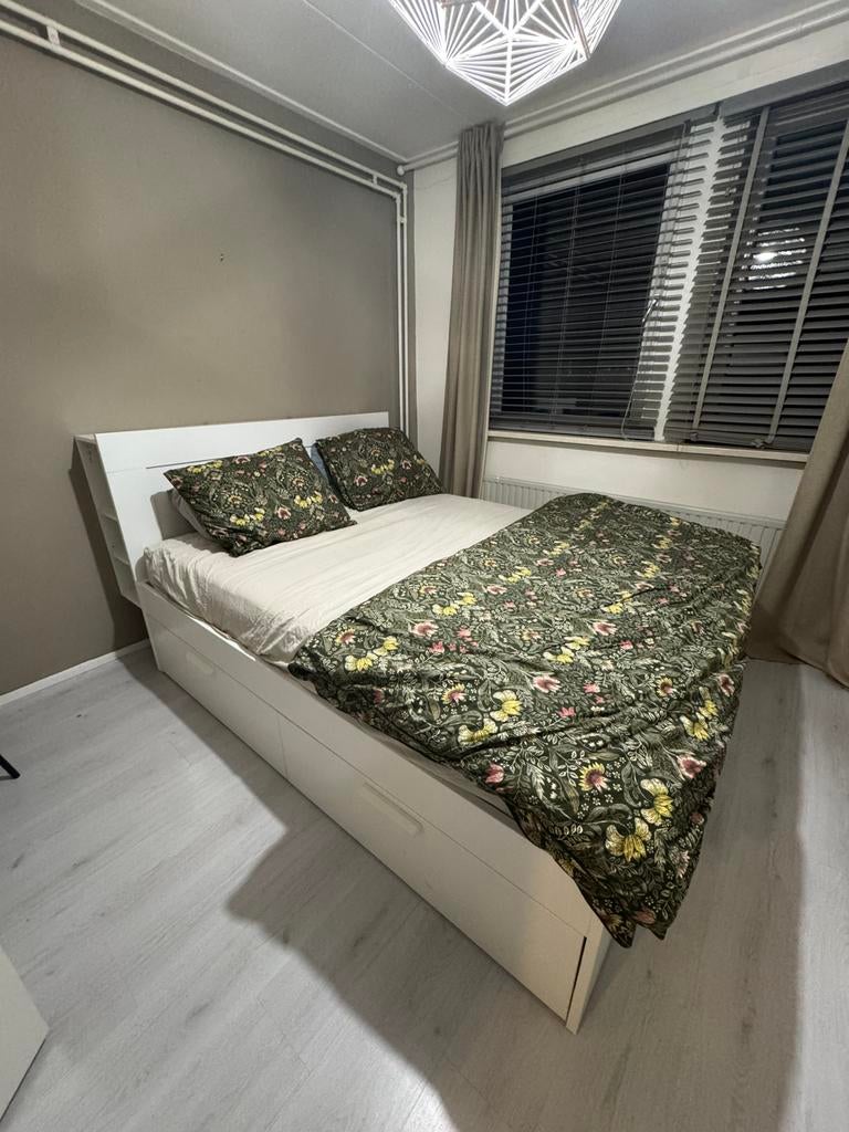 Ikea BRIMNES Bedframe met opberger en bedeinde, Ophalen, Wit, Tweepersoons, Zo goed als nieuw