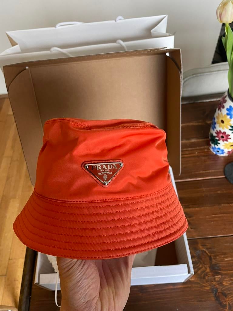 Prada bucket hat oranje maat s, Kleding | Heren, Hoeden en Petten, Ophalen, Nieuw, 57 cm (M, 7⅛ inch) of minder, Hoed