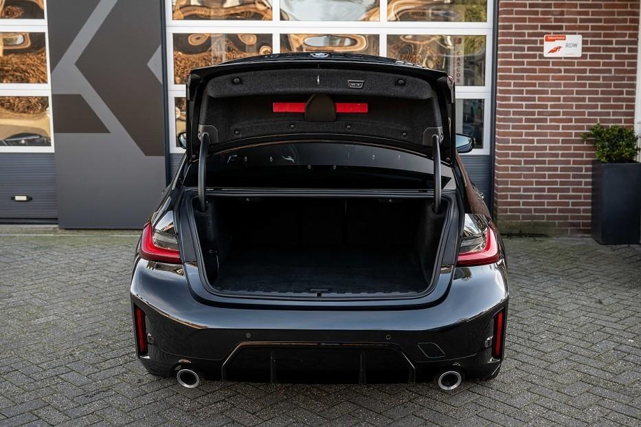 BMW 3-serie 330e M Sport | LCI | Shadow | Head-Up | Leder |, Automaat, 1998 cc, Achterwielaandrijving, Gebruikt