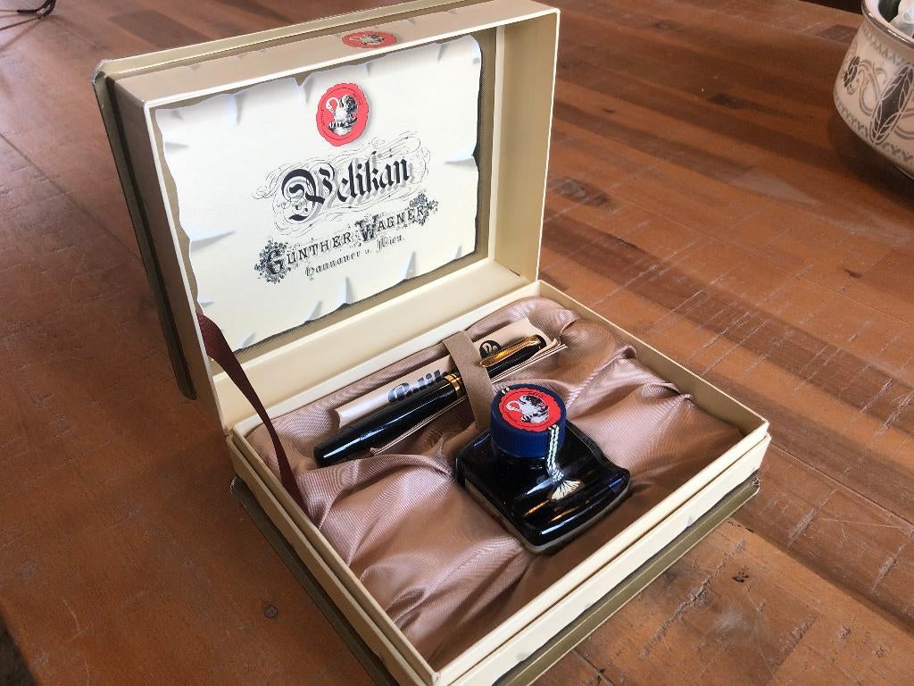 Pelikan vulpen +originele geschenkdoos + inkt (klassiek set), Overige merken, Met doosje, Ophalen of Verzenden, Zo goed als nieuw