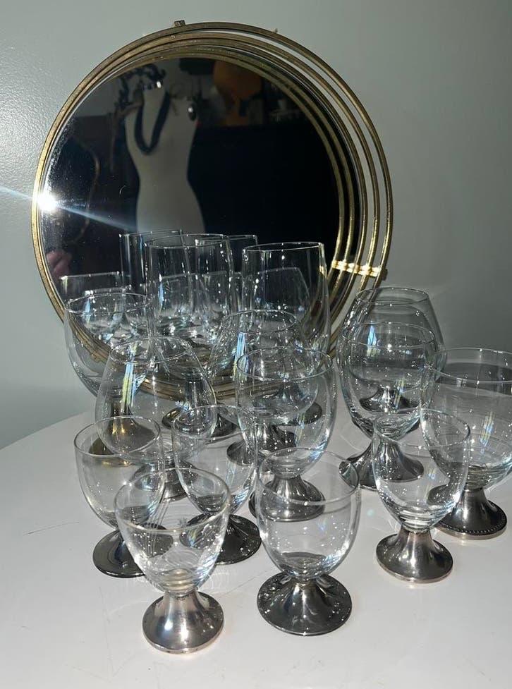 Set van wijn en borrelglazen met verzilverde voet, Ophalen of Verzenden