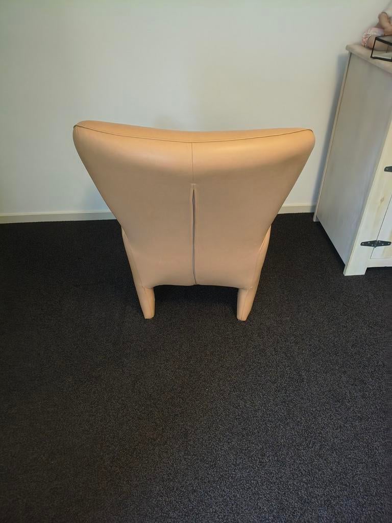 2 Lederen design fauteuils in beige/lichtbruin oker geel, Huis en Inrichting, Fauteuils, Ophalen, Modern, Comfortabel, Gebruikt