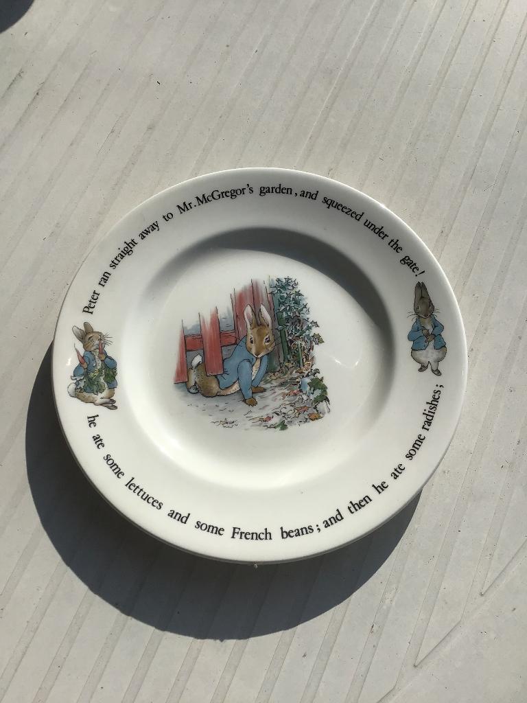 Ontbijtbord Peter Rabbit Wedgwood, Huis en Inrichting, Keuken | Servies, Ophalen of Verzenden, Zo goed als nieuw, Bord(en), Overige stijlen