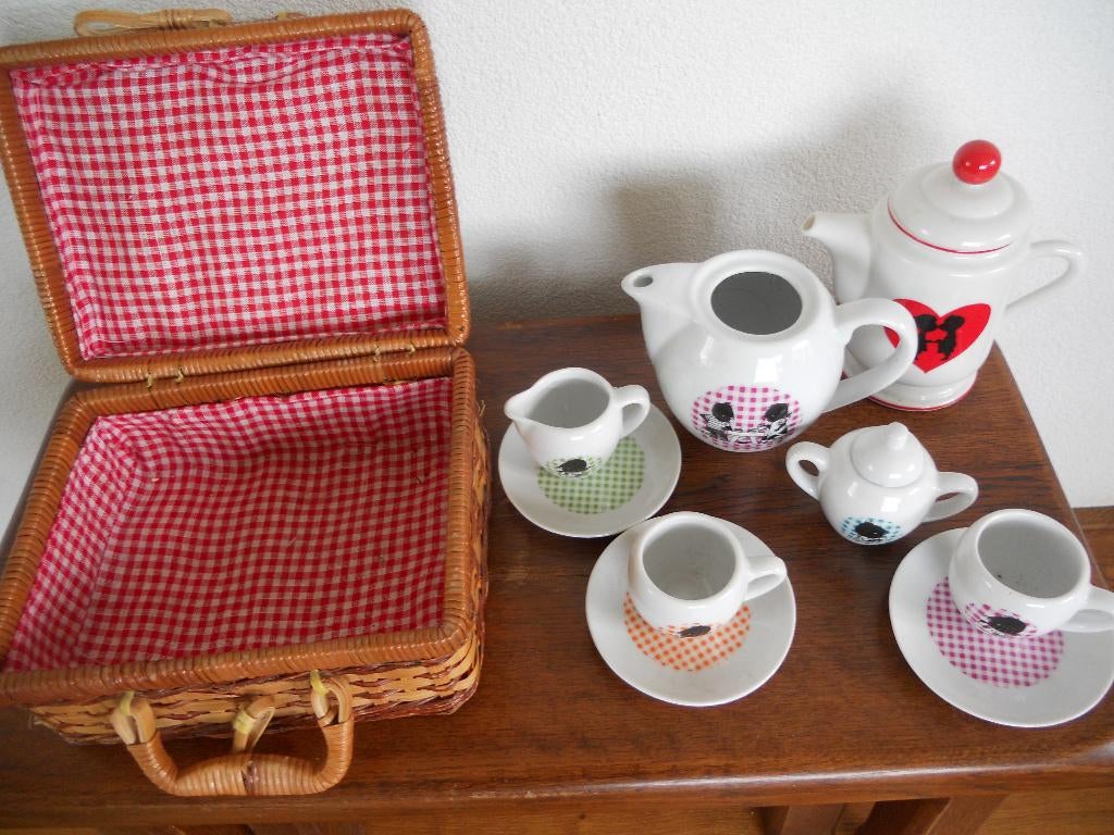 delen kinderservies + picknickmandje, Verzamelen, Ophalen of Verzenden, Gebruikt, Porselein, Overige typen