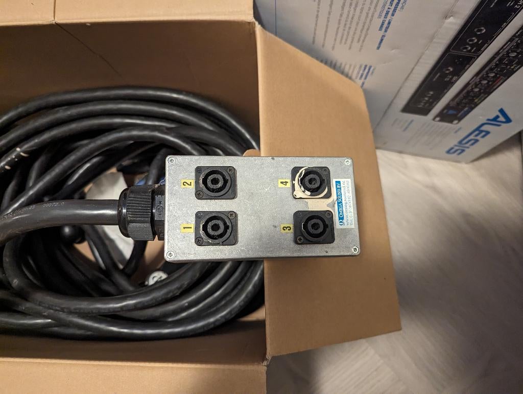 4-kanaals Speakon multicore 10m met breakoutbox Omega Sound, Ophalen, Gebruikt, Apparatuur
