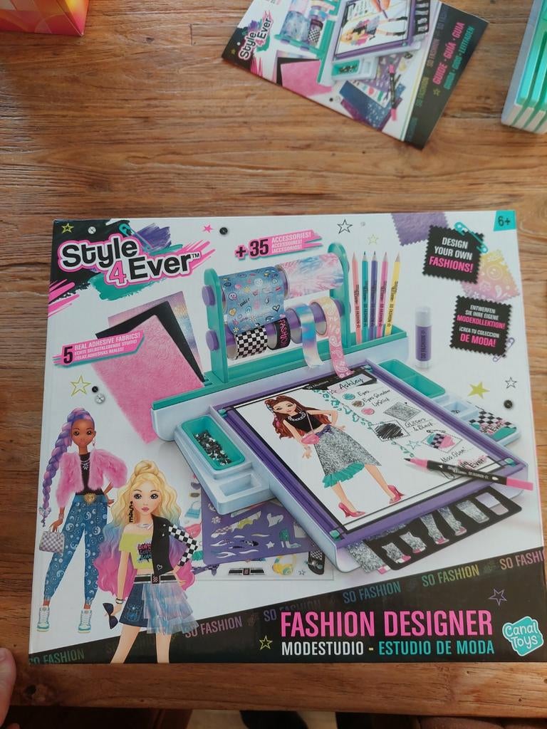 Fashion designer, Ophalen of Verzenden