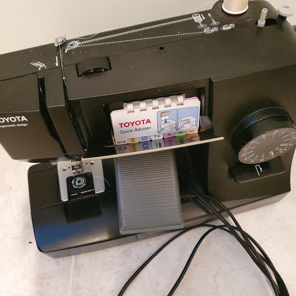 Toyota naaimachine (super jeans), Hobby en Vrije tijd, Naaimachines en Toebehoren, Ophalen, Zo goed als nieuw, Naaimachine, Overige merken