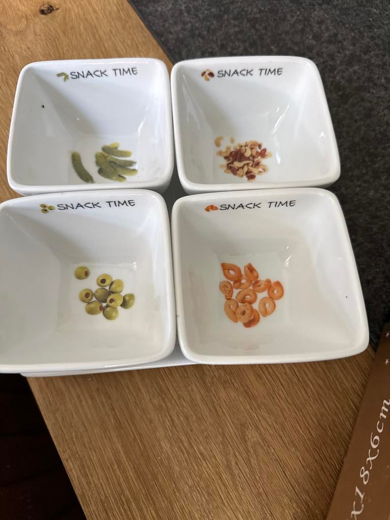 4 bakjes met onderzetter voor snacks, Overige materialen, Nieuw, Ophalen of Verzenden, Kom(men)