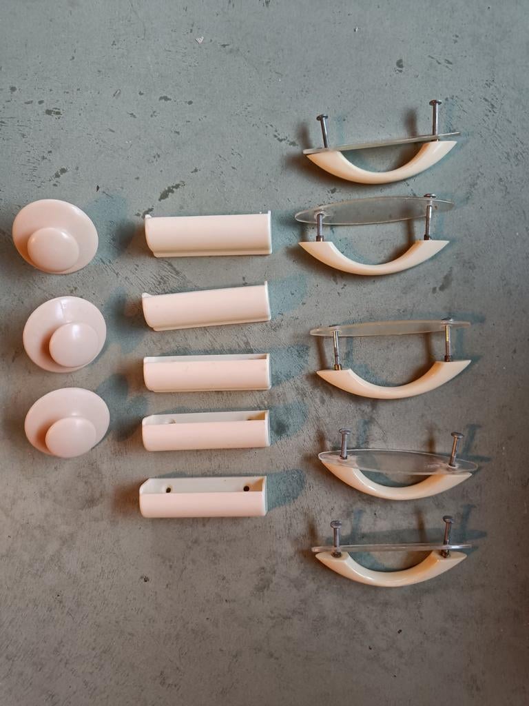 Diverse wit/creme bakeliet/kunststof Bruynzeel keuken grepen, Ophalen of Verzenden, Gebruikt, Overige materialen, Overige typen