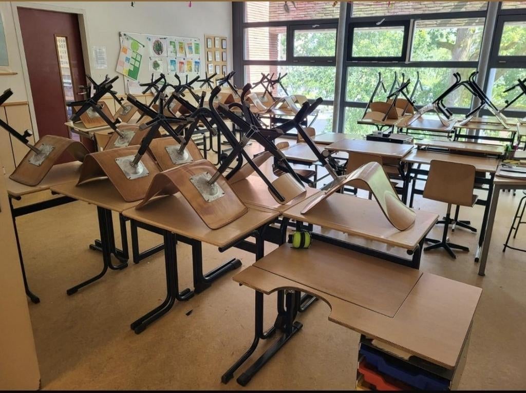 GEZOCHT schoolmeubilair schoolmeubels tafels en stoelen, Diversen, Ophalen