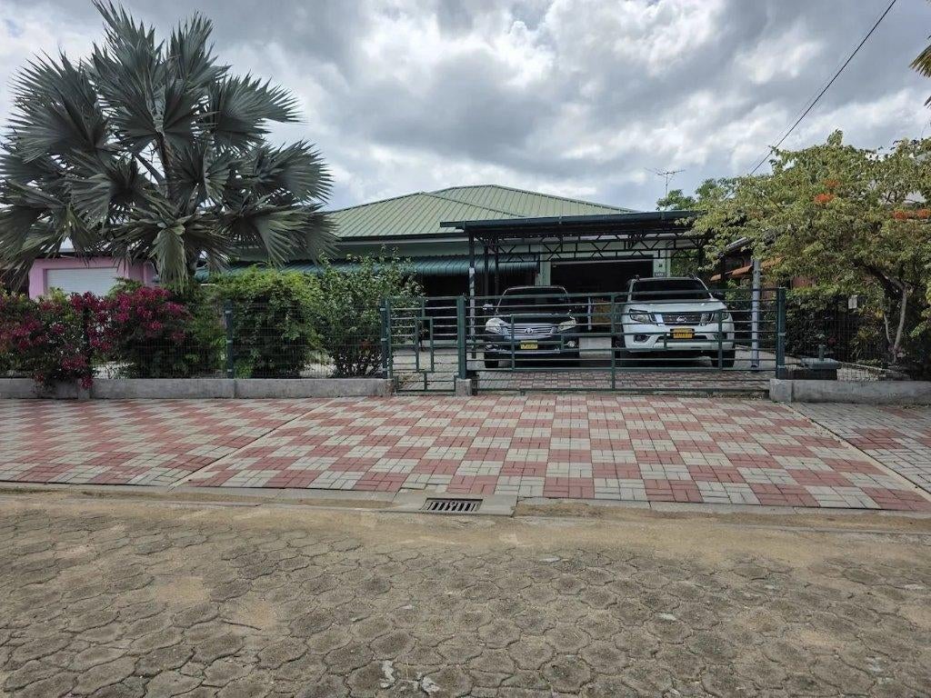 Woning te koop in Suriname, Huizen en Kamers, 157 m², Woonhuis, Stad, 4 kamers