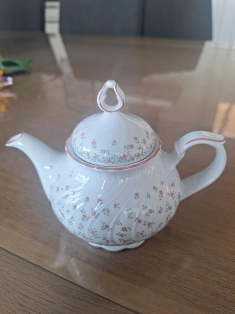 Lief klein theepotje met bloemetjes, Ophalen of Verzenden